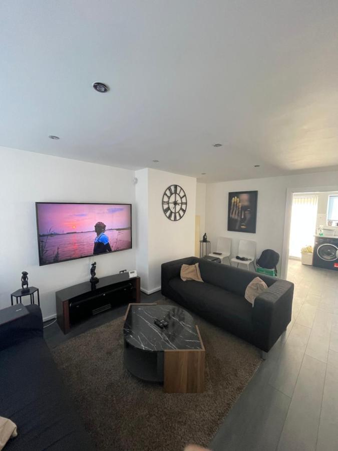 Tilbury Docks Rooms For Short Letting Ngoại thất bức ảnh